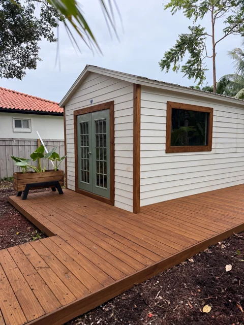 Wraparound deck with an angled transition
