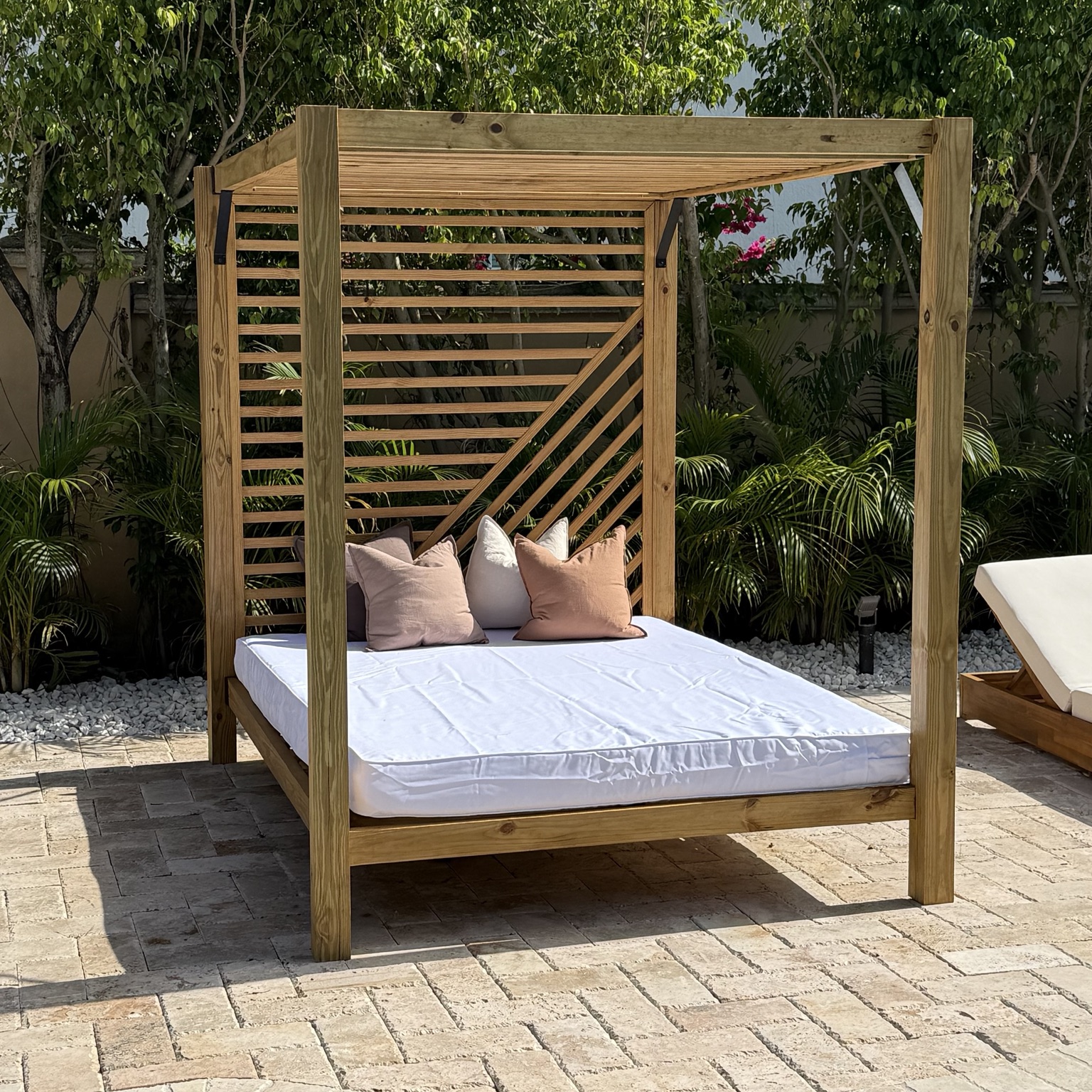 A closer look at the Palma Cabana daybed